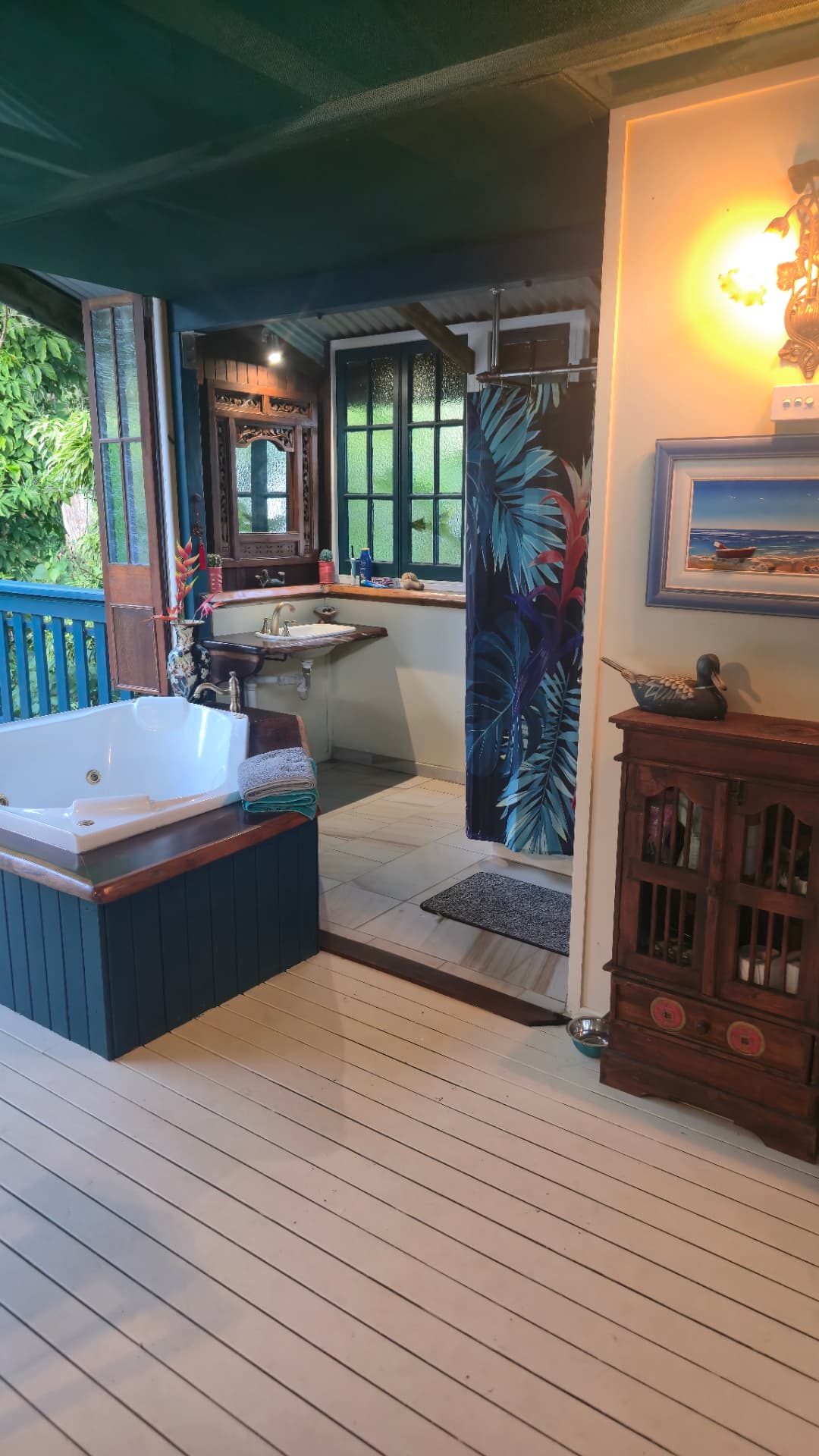 Private spa bathroom with tropical outlook
